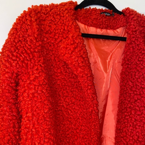 Boohoo. Size 6. Red Fluffy Coat - Picture 3 of 3
